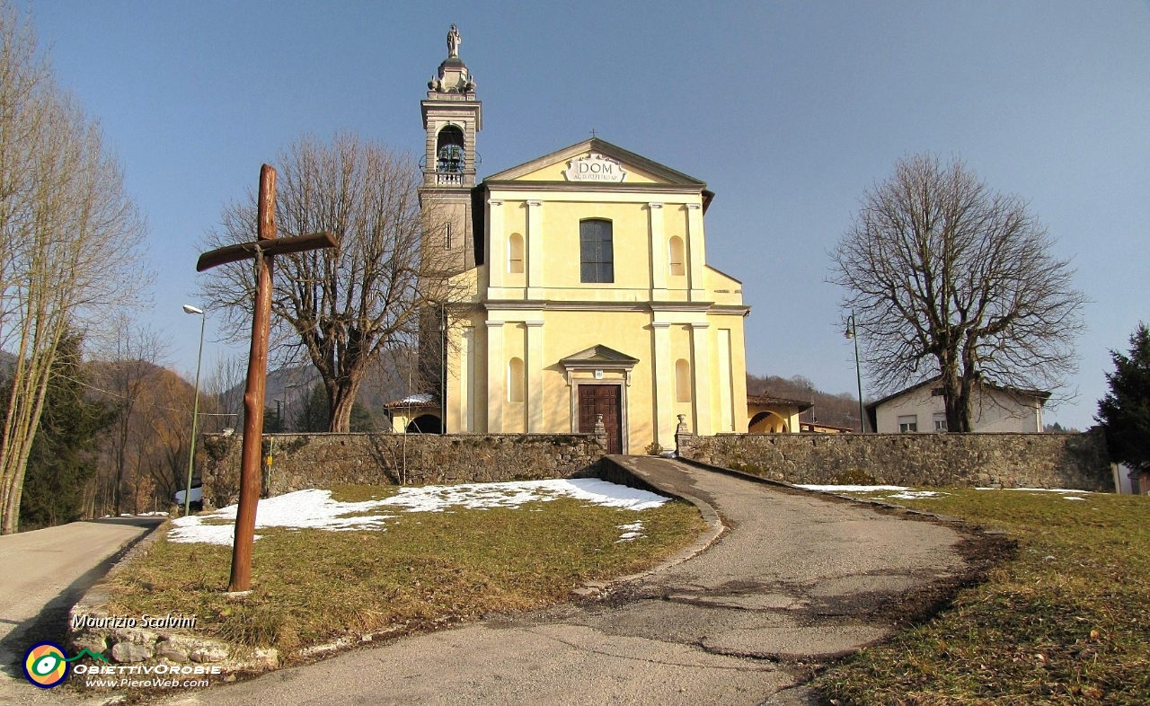 62 La chiesa di San Pietro d'Orzio, scendo su strada fino a San Giovanni Bianco....JPG